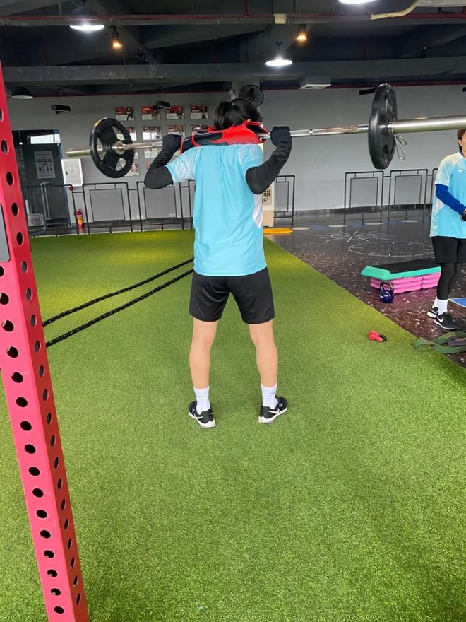 今晚体能课后;上海久事战术微调备战英超;质疑声仍在;临场指挥获称赞的简单介绍 今晚体能课后;上海久事战术微调备战英超;质疑声仍在;临场指挥获称赞的简单介绍