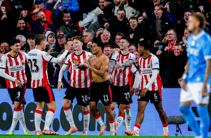 埃因霍温发布备战花絮,今晚单刀错失,欧超杯任务艰巨,资深球员宣示担当 埃因霍温发布备战花絮,今晚单刀错失,欧超杯任务艰巨,资深球员宣示担当