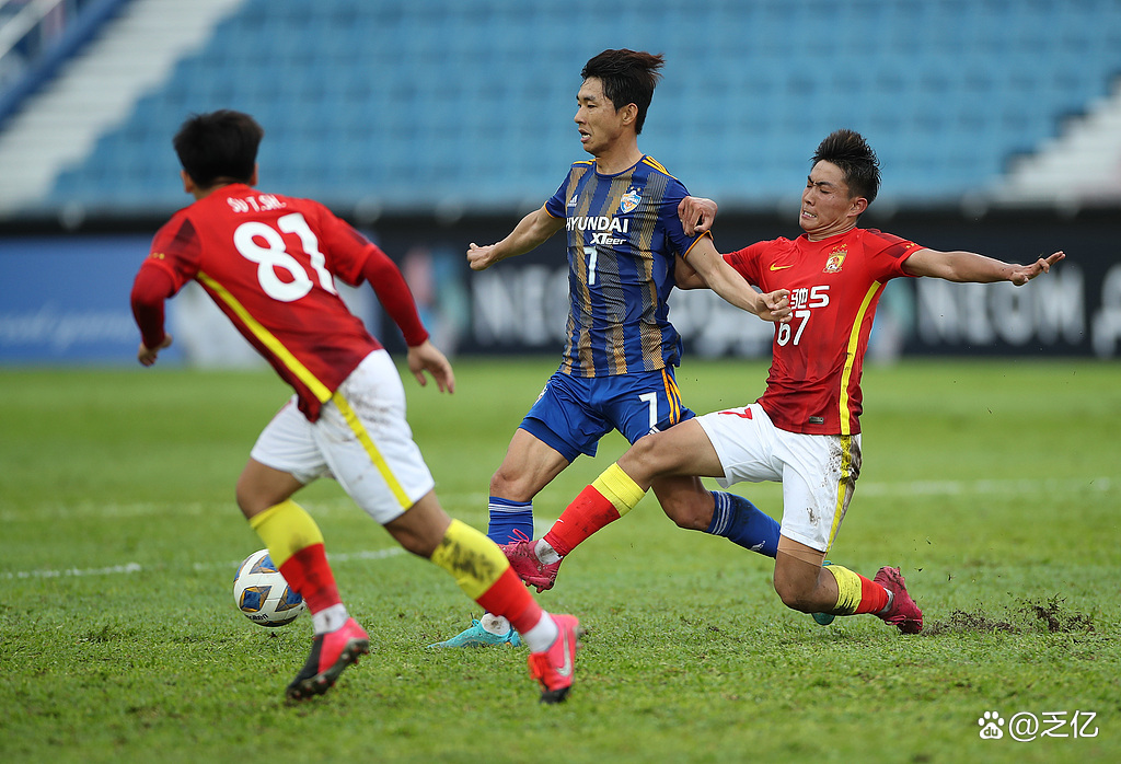  国际篮联规定供国际比赛用的标准场地为 