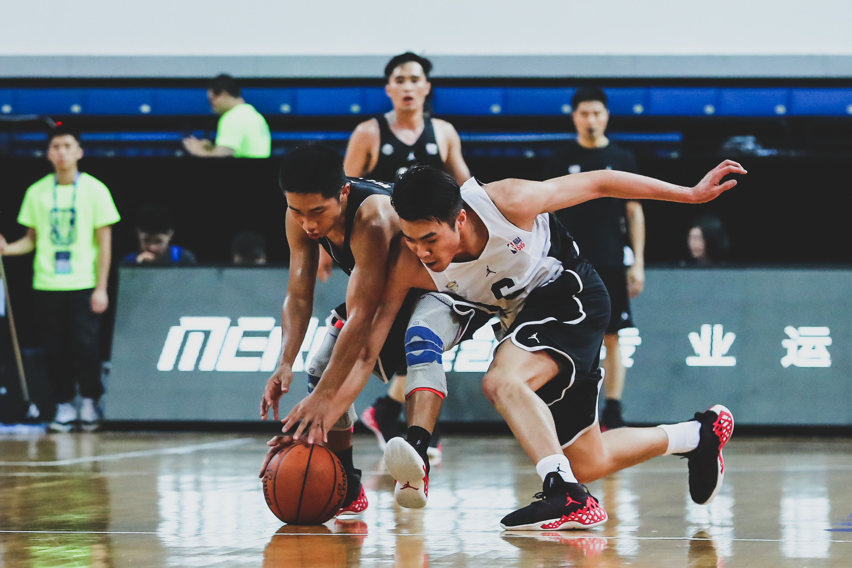 包含今夜广州队更衣室发声——NBA总决赛节点到来，目标明确，资深球员宣示担当的词条