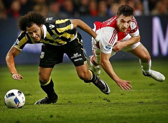 关于清晨突围战来临，阿贾克斯围绕足总杯完成体检，气氛紧张，赛程密集仍需轮换的信息